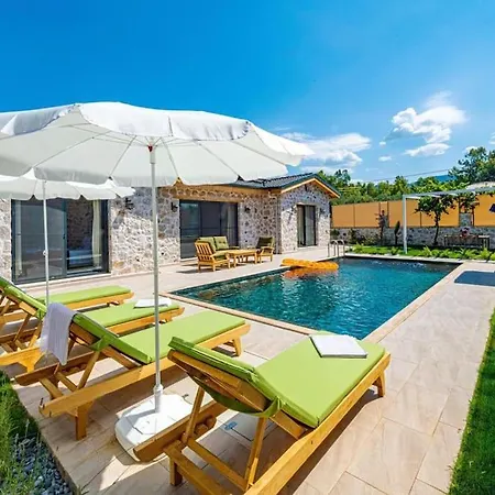 Canoezue 1 Villa