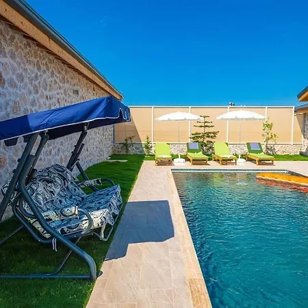 Canoezue 1 Villa *