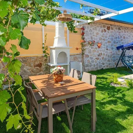 Canoezue 1 Villa *